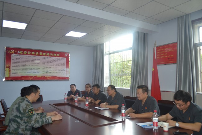 中站区法院到区武装部走访慰问